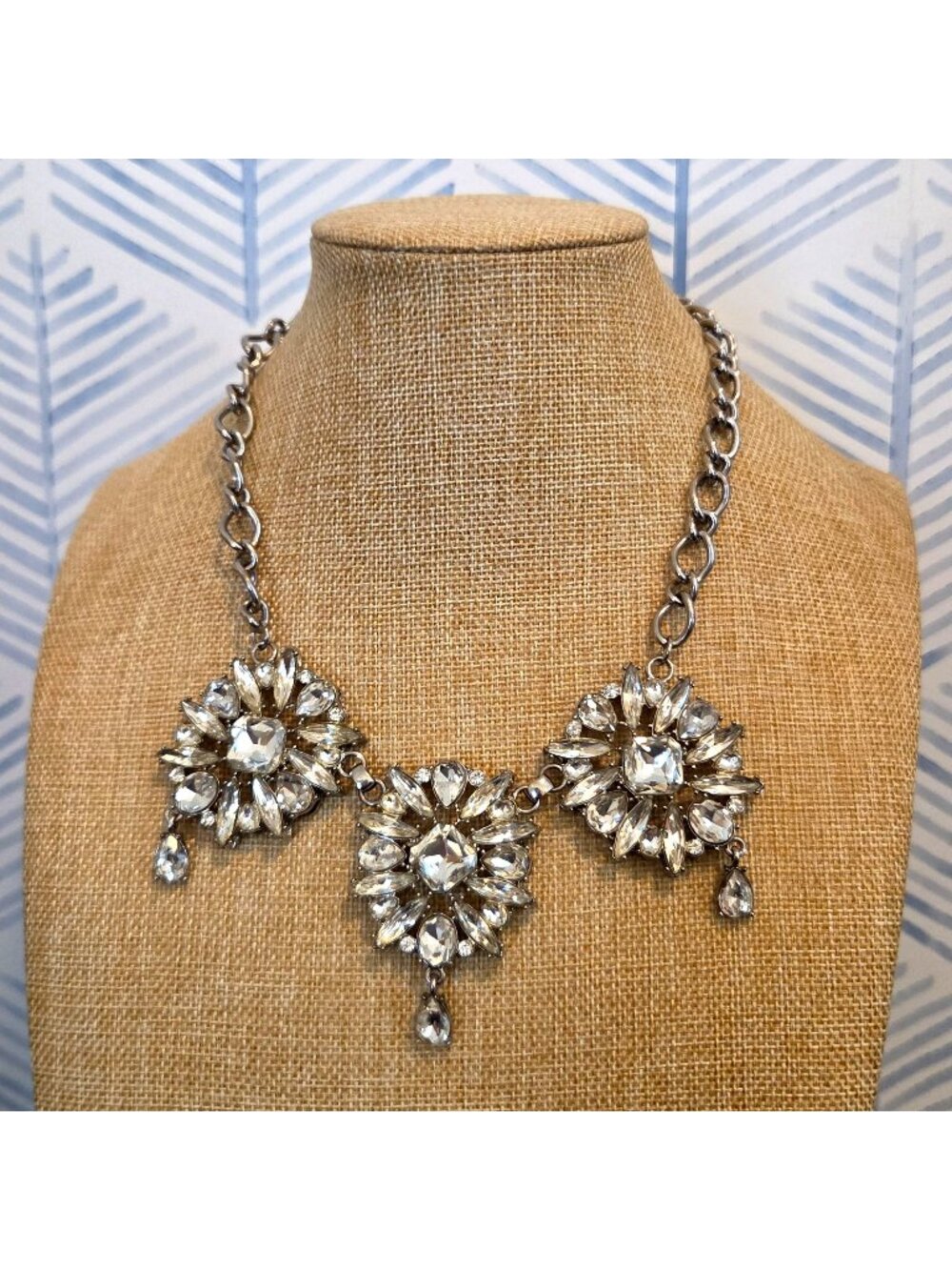 Clear Glass Floral Silver Tone Chain 20" Collar Bib Necklace